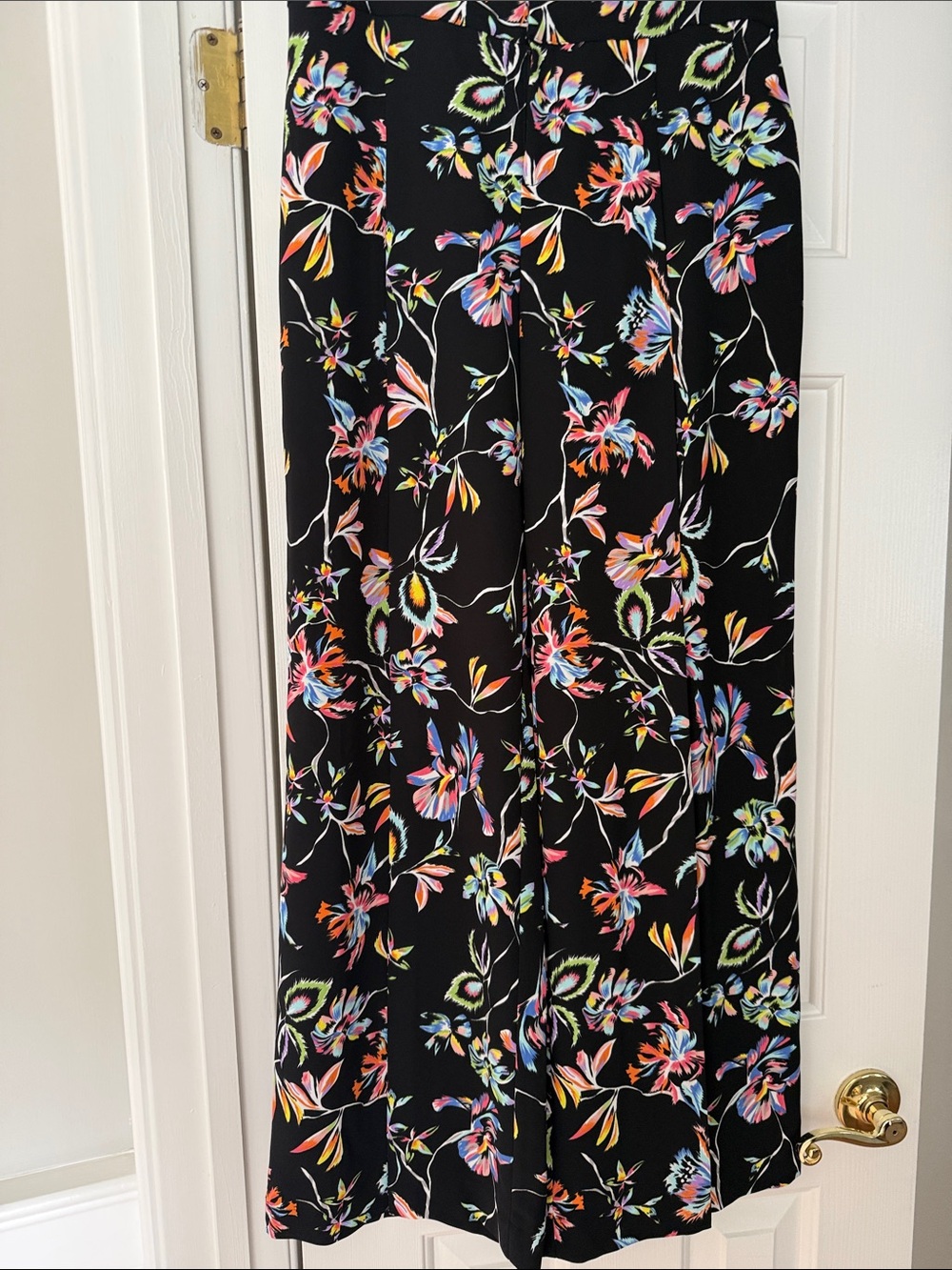 Bar III Black Floral-Print Pants with Multicolor Accents-Size 6
